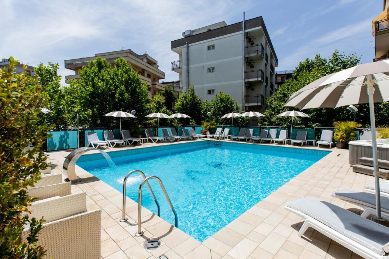 Hotel Verona Cesenatico Εξωτερικό φωτογραφία